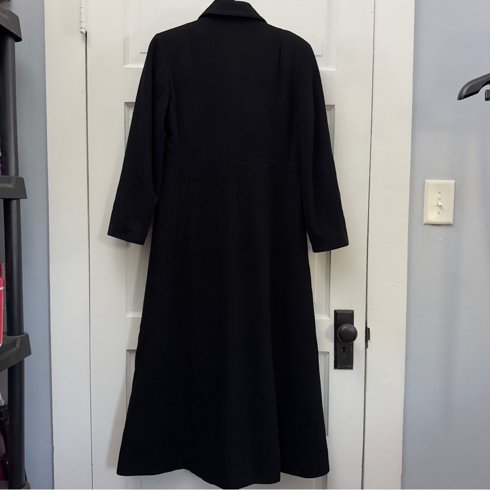 Elegant Black Double-Breasted Coat - Picture 7 of 11